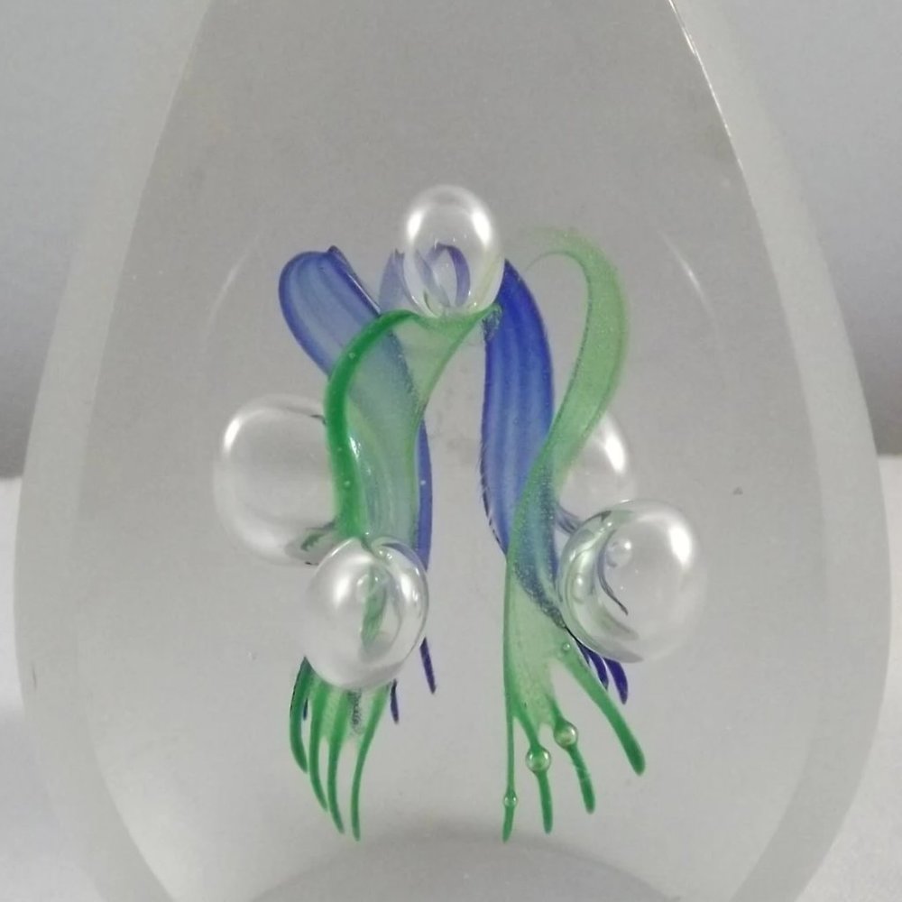 Vintage Ocean Style Aquarium Art Glass Paperweight - Picture 2 of 9